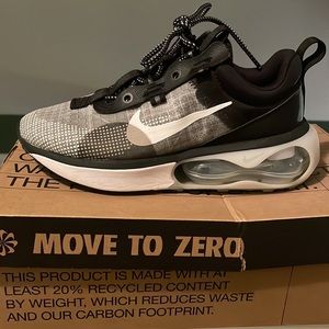Like new women’s nike air max